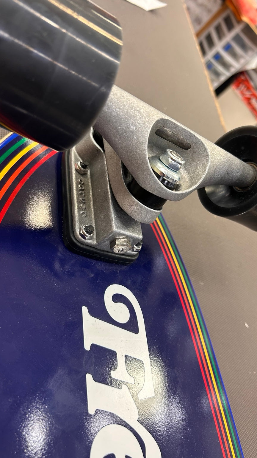 Carver Free & Easy C7 truck close-up