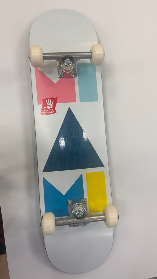 High Five complete skateboard – deck graphic