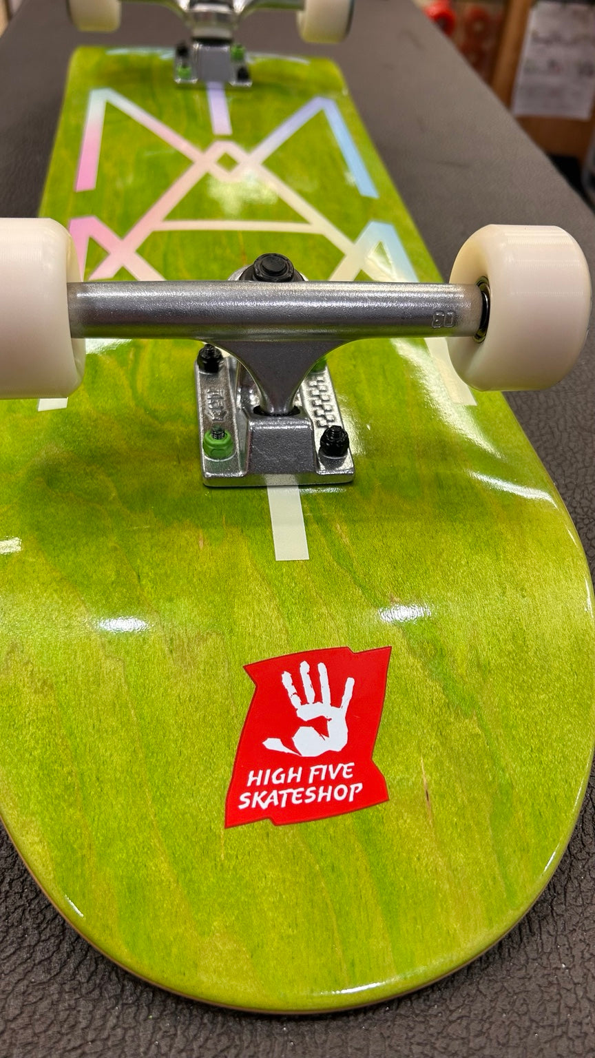 High Five green complete skateboard – Ace truck close-up
